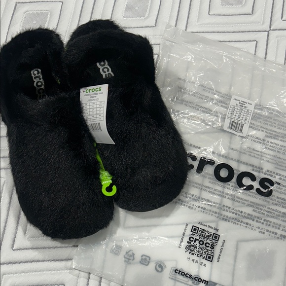CROCS Black Fuzzy Slippers New! - Picture 5 of 7